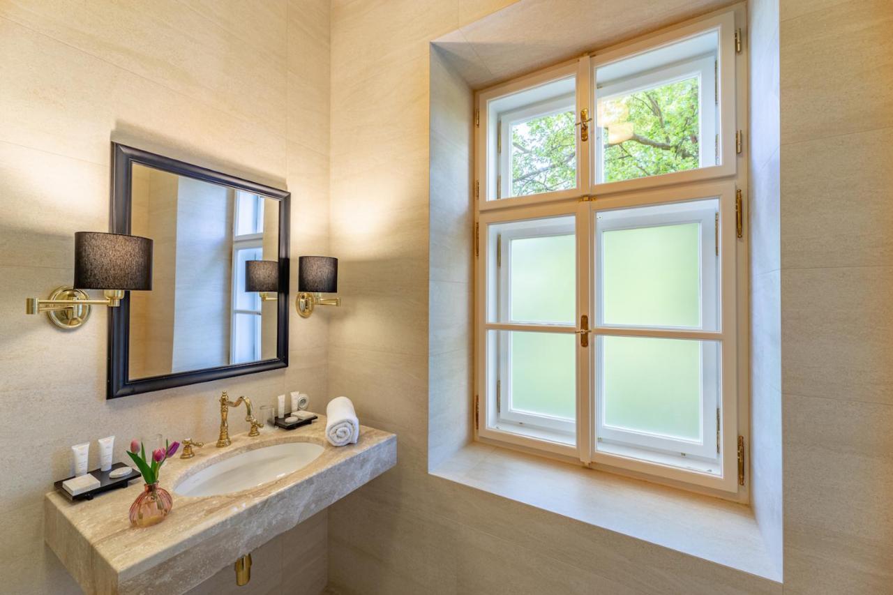 Zamek Dukovany Hotell Exteriör bild
