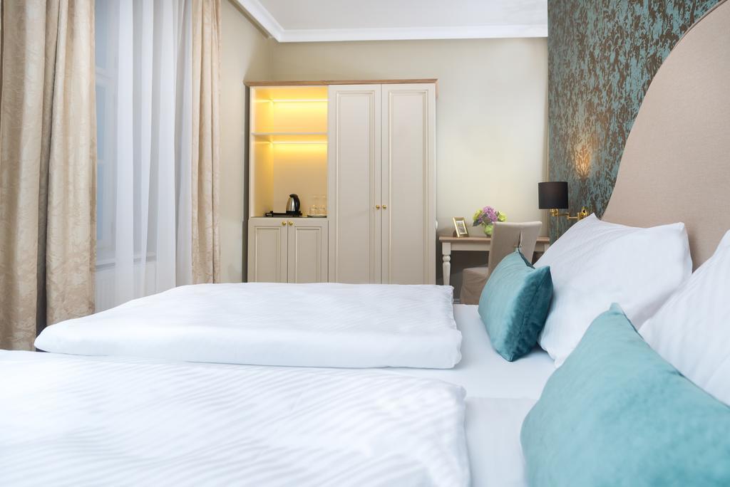 Zamek Dukovany Hotell Exteriör bild