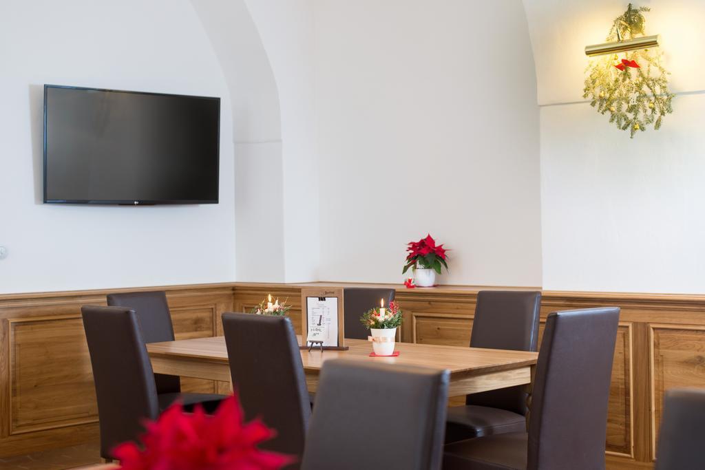 Zamek Dukovany Hotell Exteriör bild